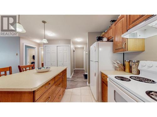 921 Spillway Road Unit# 309A, Oliver, BC - Indoor Photo Showing Kitchen