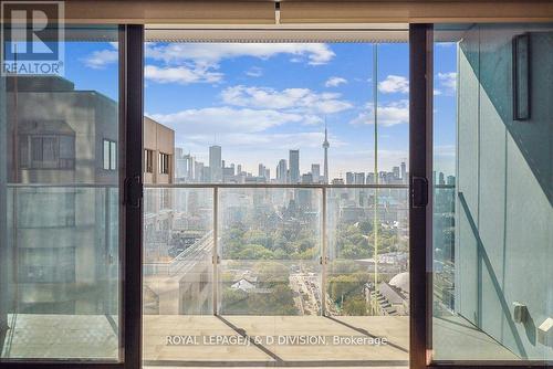 2805 - 200 Cumberland Street, Toronto, ON -  With Balcony