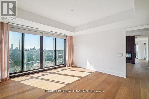 2805 - 200 Cumberland Street, Toronto, ON - Indoor Photo Showing Other Room