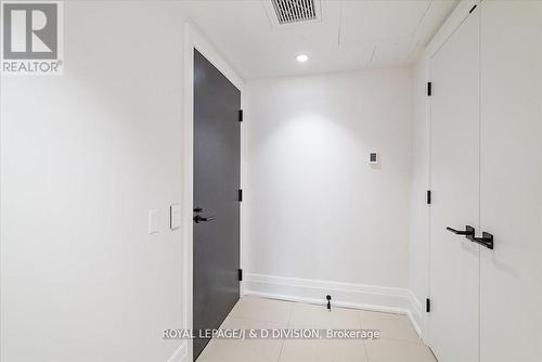 2805 - 200 Cumberland Street, Toronto, ON -  Photo Showing Other Room