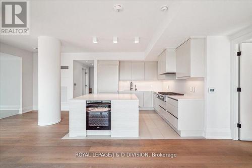 2805 - 200 Cumberland Street, Toronto, ON - Indoor Photo Showing Kitchen