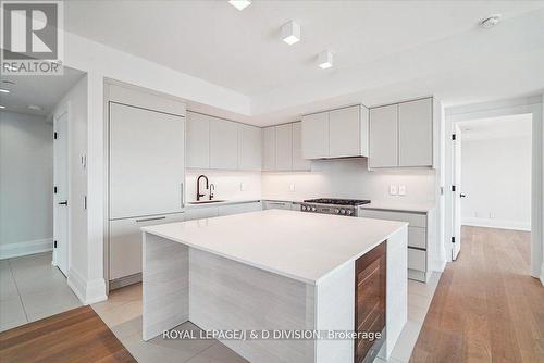 2805 - 200 Cumberland Street, Toronto, ON - Indoor Photo Showing Kitchen With Upgraded Kitchen