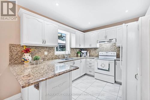 267 Avdell Avenue, Vaughan, ON - Indoor Photo Showing Kitchen