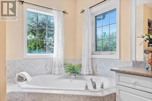 267 Avdell Avenue, Vaughan, ON - Indoor Photo Showing Bathroom