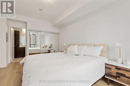 1301 - 88 Broadway Avenue, Toronto, ON - Indoor Photo Showing Bedroom