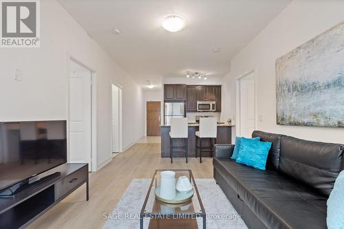 1301 - 88 Broadway Avenue, Toronto, ON - Indoor Photo Showing Living Room