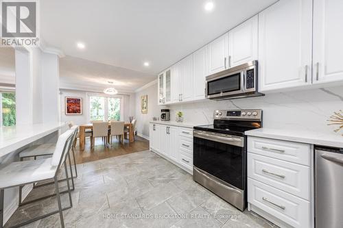 170 Greenbelt Crescent, Richmond Hill, ON - Indoor Photo Showing Kitchen