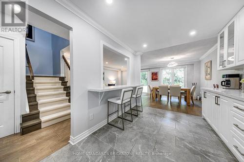 170 Greenbelt Crescent, Richmond Hill, ON - Indoor Photo Showing Kitchen