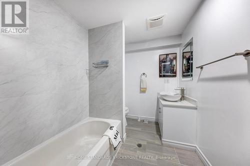 170 Greenbelt Crescent, Richmond Hill, ON - Indoor Photo Showing Bathroom