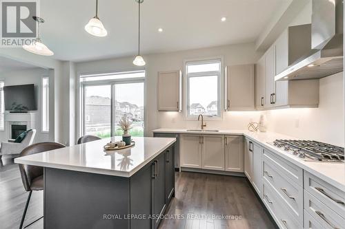 55 Deepwood Crescent, East Gwillimbury, ON - Indoor Photo Showing Kitchen With Upgraded Kitchen