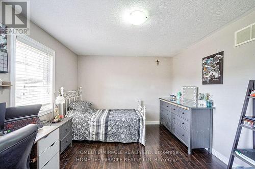 166 Shephard Avenue, New Tecumseth, ON - Indoor Photo Showing Bedroom