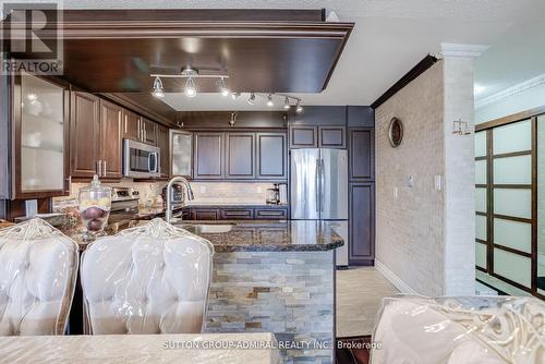 803 - 309 Major Mackenzie Drive E, Richmond Hill, ON - Indoor Photo Showing Kitchen