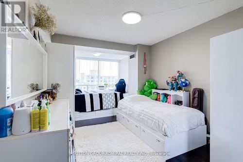 803 - 309 Major Mackenzie Drive E, Richmond Hill, ON - Indoor Photo Showing Bedroom