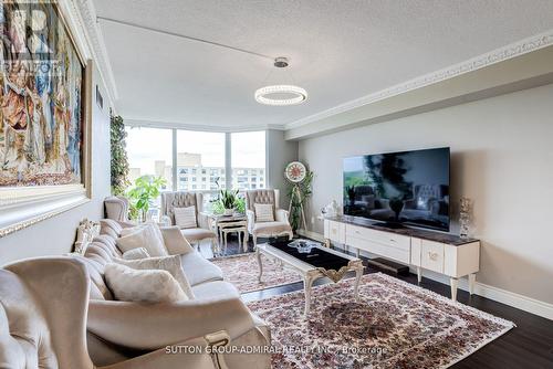 803 - 309 Major Mackenzie Drive E, Richmond Hill, ON - Indoor Photo Showing Living Room