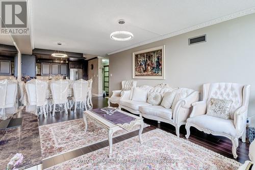 803 - 309 Major Mackenzie Drive E, Richmond Hill, ON - Indoor Photo Showing Living Room