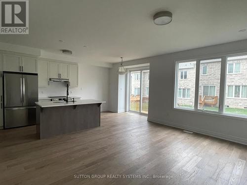 1232 Wheat Boom Drive, Oakville, ON - Indoor Photo Showing Kitchen With Upgraded Kitchen