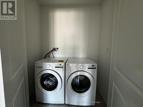 1232 Wheat Boom Drive, Oakville, ON - Indoor Photo Showing Laundry Room