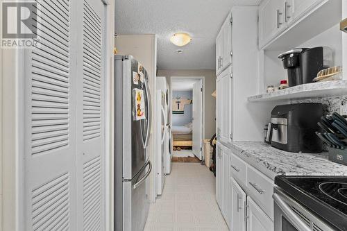 6751 51 Street Ne, Salmon Arm, BC - Indoor Photo Showing Kitchen