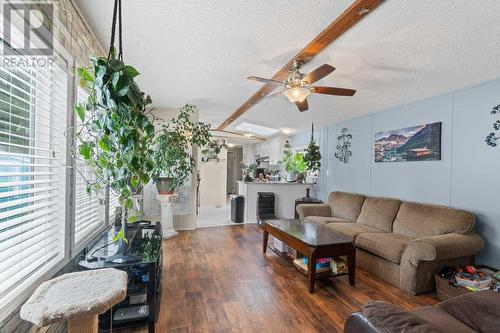 6751 51 Street Ne, Salmon Arm, BC - Indoor Photo Showing Living Room