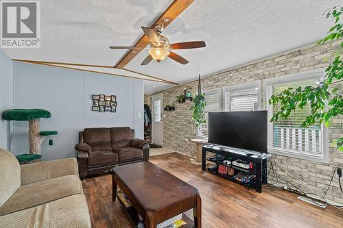 6751 51 Street Ne, Salmon Arm, BC - Indoor Photo Showing Living Room