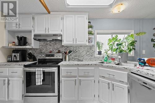 6751 51 Street Ne, Salmon Arm, BC - Indoor Photo Showing Kitchen