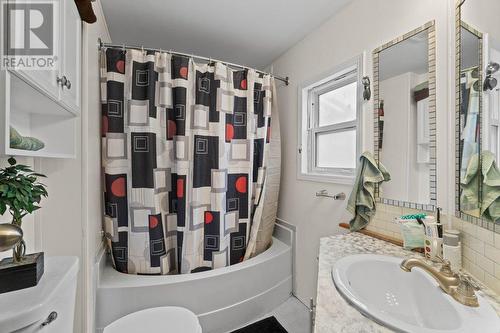 6751 51 Street Ne, Salmon Arm, BC - Indoor Photo Showing Bathroom