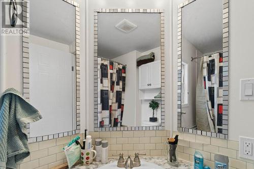 6751 51 Street Ne, Salmon Arm, BC - Indoor Photo Showing Bathroom