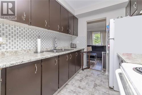 4836 Hendon Way, Ottawa, ON - Indoor Photo Showing Kitchen