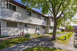 4836 HENDON WAY  Ottawa, ON K1J 8T1