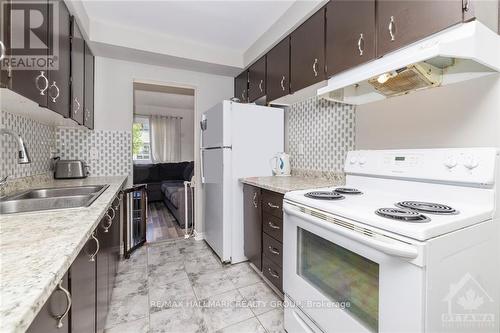 4836 Hendon Way, Ottawa, ON - Indoor Photo Showing Kitchen With Double Sink