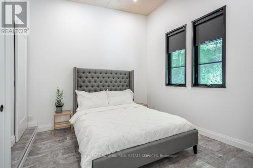 1323 Hidden Valley Road, Burlington, ON - Indoor Photo Showing Bedroom