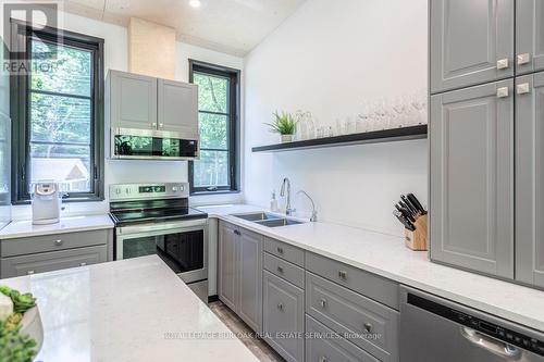 1323 Hidden Valley Road, Burlington, ON - Indoor Photo Showing Kitchen With Stainless Steel Kitchen With Double Sink