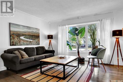 30 Laubach Avenue, Regina, SK - Indoor Photo Showing Living Room