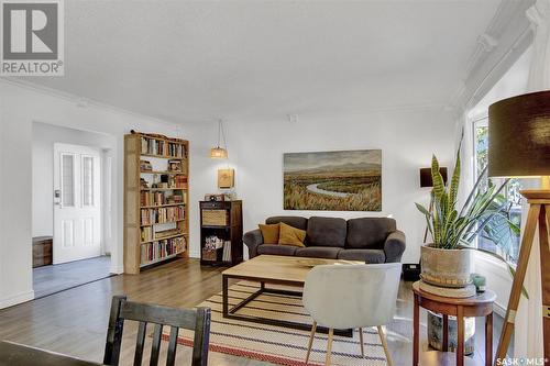 30 Laubach Avenue, Regina, SK - Indoor Photo Showing Living Room