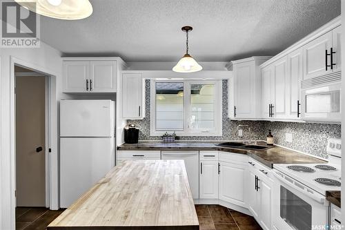 30 Laubach Avenue, Regina, SK - Indoor Photo Showing Kitchen