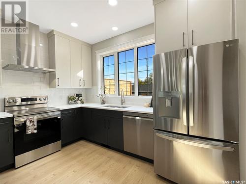 1112 9Th Street E, Saskatoon, SK - Indoor Photo Showing Kitchen With Double Sink With Upgraded Kitchen