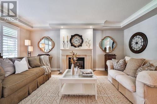 598 Gladwyne Court, Mississauga, ON - Indoor Photo Showing Living Room