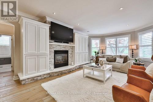 598 Gladwyne Court, Mississauga, ON - Indoor Photo Showing Living Room With Fireplace