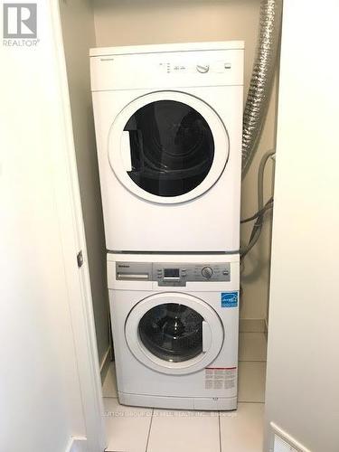 302 - 106 Dovercourt Road, Toronto, ON - Indoor Photo Showing Laundry Room