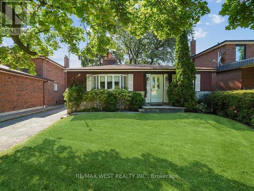 102 Cornelius Parkway, Toronto, ON - Outdoor