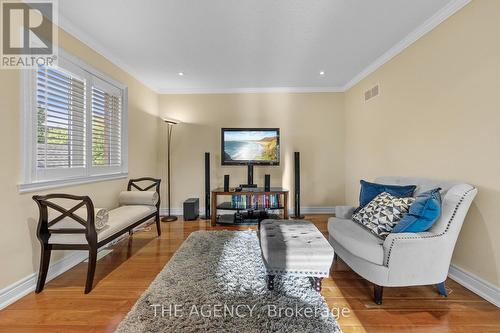 154 Foxridge Drive, Hamilton, ON - Indoor Photo Showing Living Room