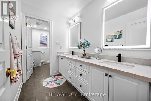 154 Foxridge Drive, Hamilton, ON - Indoor Photo Showing Bathroom