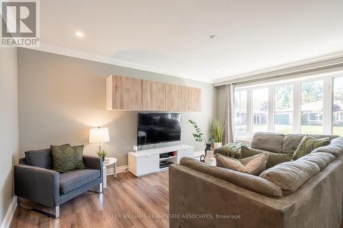 5290 Joel Avenue, Burlington, ON - Indoor Photo Showing Living Room