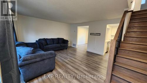 521 Parkview Crescent, Cambridge, ON - Indoor Photo Showing Living Room