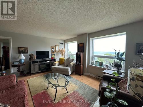 2402 - 701 Geneva Street, St. Catharines, ON - Indoor Photo Showing Living Room