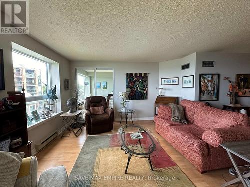 2402 - 701 Geneva Street, St. Catharines, ON - Indoor Photo Showing Living Room