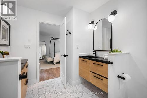 15 Grand Hill Drive, Kitchener, ON - Indoor Photo Showing Bathroom