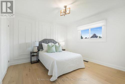 413 Murray Street, Grimsby, ON - Indoor Photo Showing Bedroom