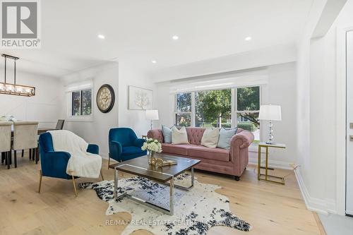 413 Murray Street, Grimsby, ON - Indoor Photo Showing Living Room