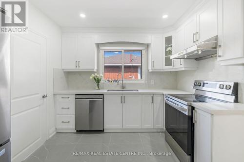 413 Murray Street, Grimsby, ON - Indoor Photo Showing Kitchen